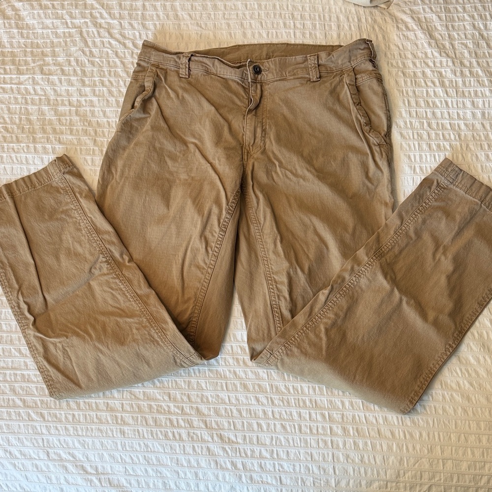 Men's Casual Chino Pants in Khaki